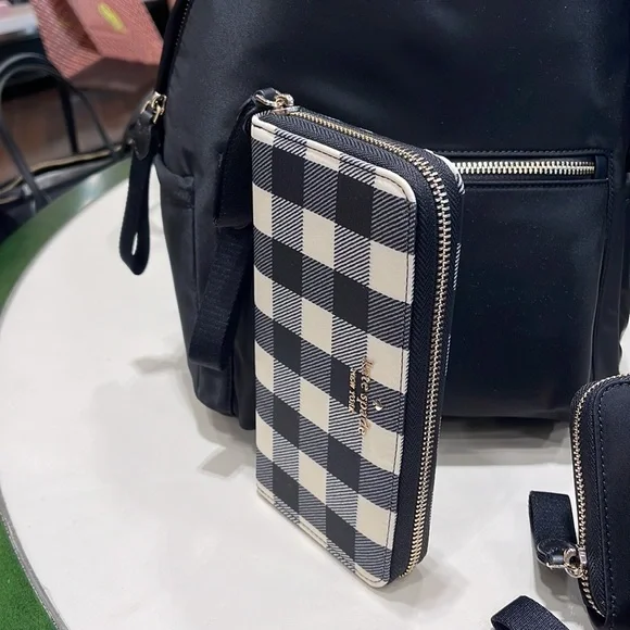 Kate Spade Chelsea Textured Gingham Print Nylon Large Continental Wallet
NWT - Picture 15 of 16